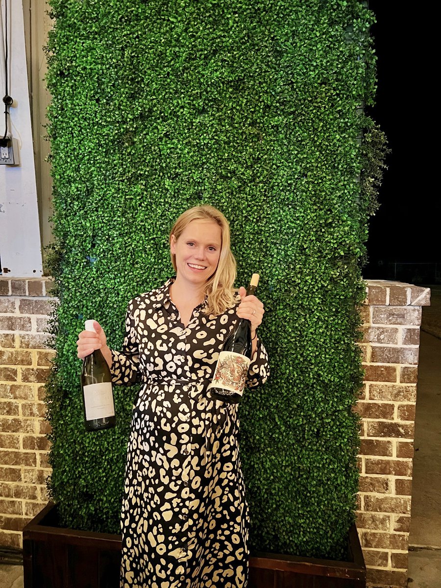 southfoodways's tweet photo. Thank you to @MtnValleyWater, @VAWine, and Marie Stitt of Babas in Charleston, SC, this year’s Symposium Sommelier, for keeping us hydrated and libated. #SFAOxF #SFABBQ https://t.co/deIfl7FAXR