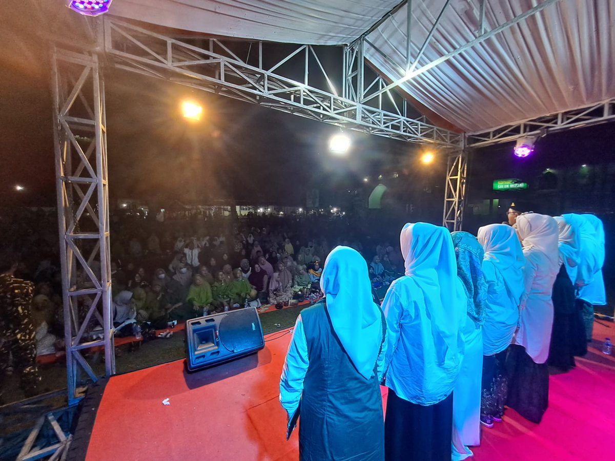 #PKB #PerempuanBangsa #Panglimasantriuntuknegri #GusMuhaiminPanglimaSantri <a href="/cakimiNOW/">A Muhaimin Iskandar</a> <a href="/DPP_PKB/">DPP PKB</a> <a href="/FraksiPKB/">Fraksi PKB DPR RI</a> <a href="/EmHasanuddin/">M Hasanuddin Wahid</a> <a href="/kangmaman72/">Maman Imanul Haq</a> <a href="/hanifdhakiri/">MHD</a> Pelantikan Laskar Santriwati, di Majalengka