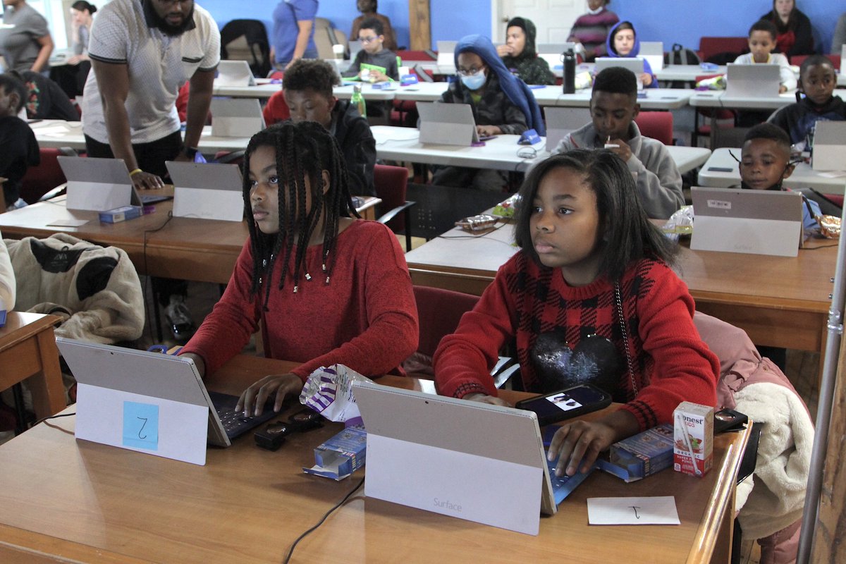 JamilaParham's tweet photo. Photos from our STEM Cybersecurity MineCraft workshop! Thank you to our partners @thebluelacuna #litandlove #igniteinnovation #microsoft 👩🏽‍💻🦄 https://t.co/BVqE8Oij1c