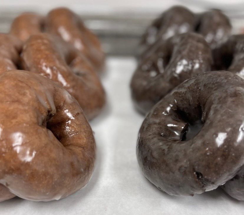 Are you team chocolate glazed or team regular glazed?
⠀⠀⠀⠀⠀⠀⠀⠀⠀
📸 @Newtonmahoneydew
⠀⠀⠀⠀⠀⠀⠀⠀⠀
 #HeresToTheDewers #HoneyDewDonuts #Glazed #Chocolate #NewEnglandDonuts #NewEnglandCoffee