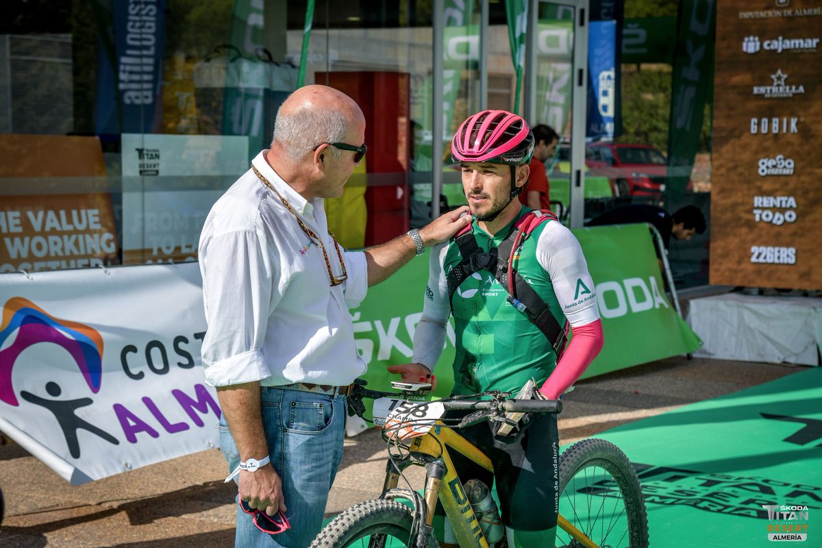 ultrachamba's tweet photo. Una imagen que habla por sí sola, un momento, muchas vivencias, muchos sentimientos, gracias amigo Victor Romero por compartir conmigo momentos la vida 💚💚💚
🌍 https://t.co/kSjL9kJxDU
.
.
#ultrachamba #unestilodevida #soydeRazza #Biciscamachosalazar #corosGPS #BMC https://t.co/GElsE7r5JL