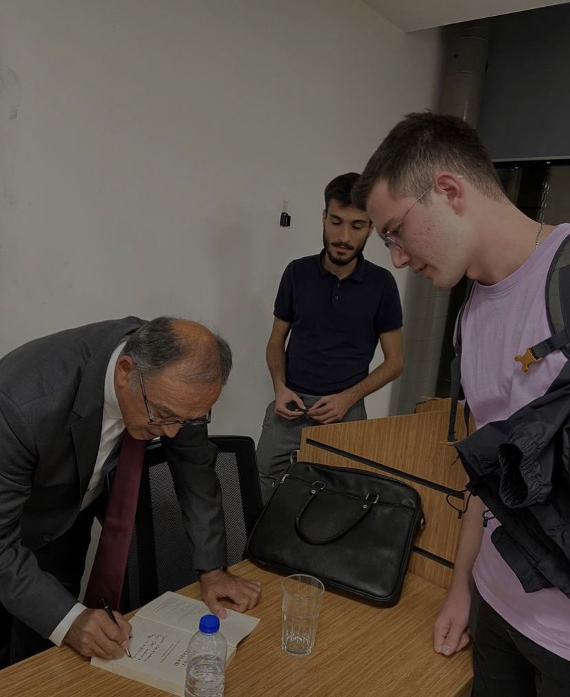 Emekli Tümgeneral Ahmet Yavuz “Mustafa Kemal’in Milli Mücadele Stratejisi” konulu konferansı ile bizimle beraberdi. Etkinliğimize katılan bütün üyelerimize ve Ahmet Yavuz’a çok teşekkür ederiz. <a href="/yvzah/">Ahmet YAVUZ</a>