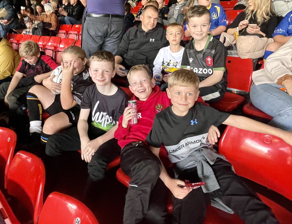 Oakdale Ninja 9s cheering on @dragonsrugby this afternoon…. 🙌🏻🙌🏻🙌🏻