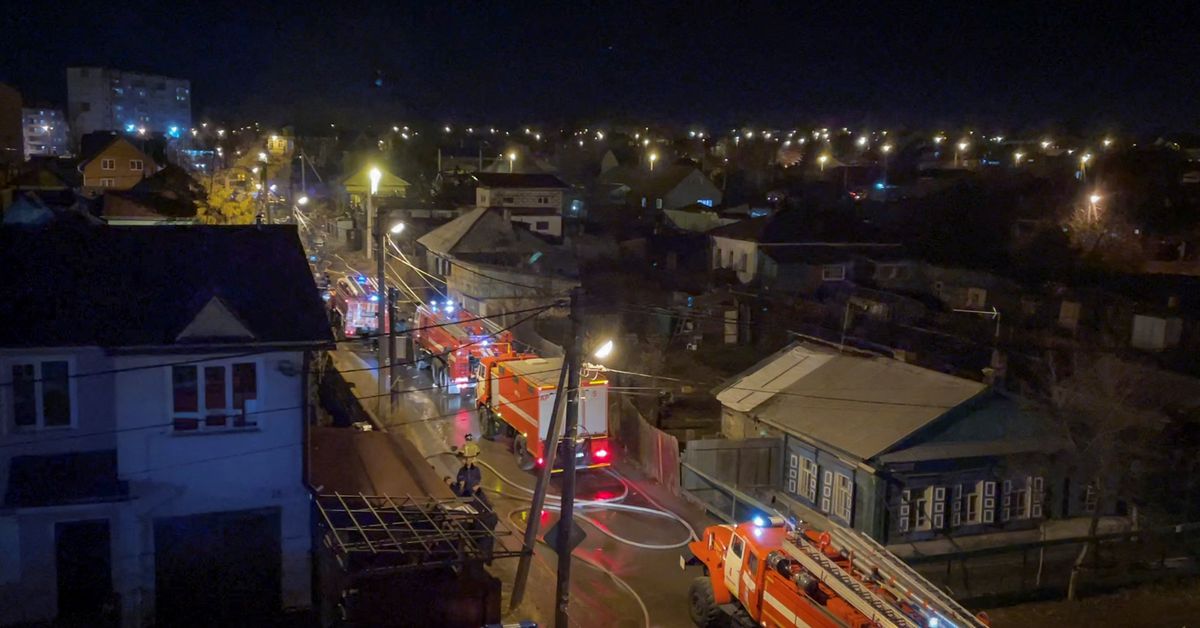 Two pilots killed as Russian fighter jet crashes into Siberian home reut.rs/3CZaOXM