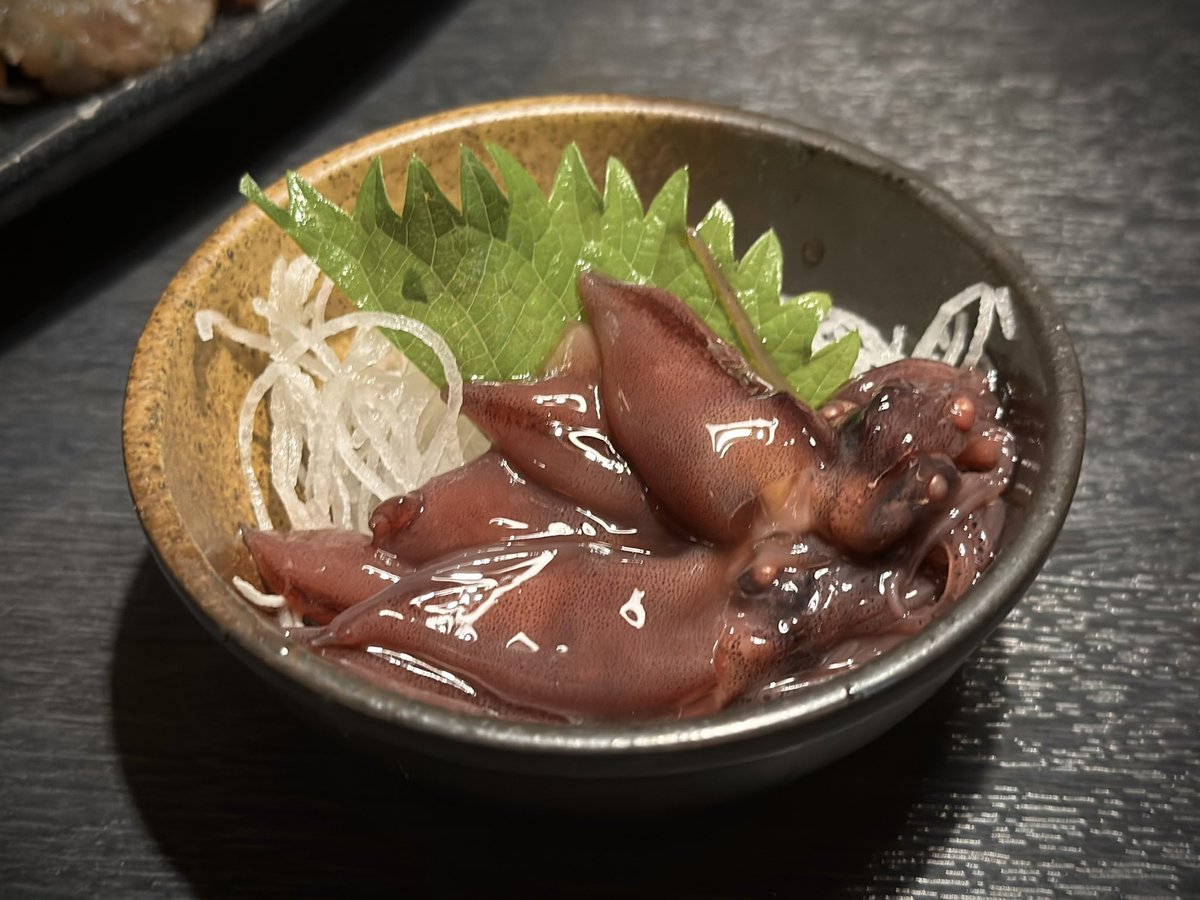 pocoratte's tweet photo. 日本酒が最高に美味しくいただける
酒の肴の数々。。
生牡蠣にお刺身…ホタルイカの沖漬けに炙り蟹味噌。。

いろいろな日本酒の飲み比べができる…日本酒好きにはたまらない
夢酒 @新宿 https://t.co/TTKOLpvUu1