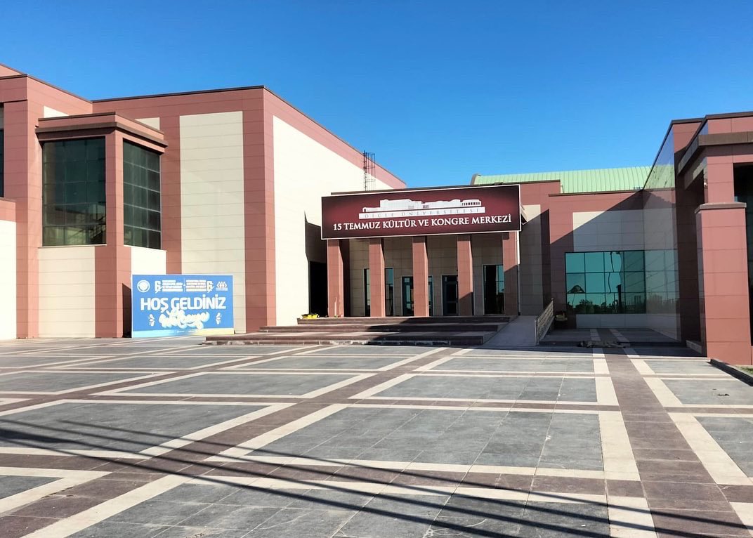 besyodicleuni's tweet photo. BESYO' nun tarihinde ilk defa gerçekleştireceği kongreye öğrencilerimiz ile beraber hazırız. Tüm misafirlerimizi bekleriz. Arkadaşlarınızı davet edebilirsiniz. Açılış müzik dinletisi ve halkoyunları ile başlayacaktır. Doç. Dr. Hüseyin Nasip ÖZALTAŞ Yüksekokul Müdürü https://t.co/4VLVt97Woa