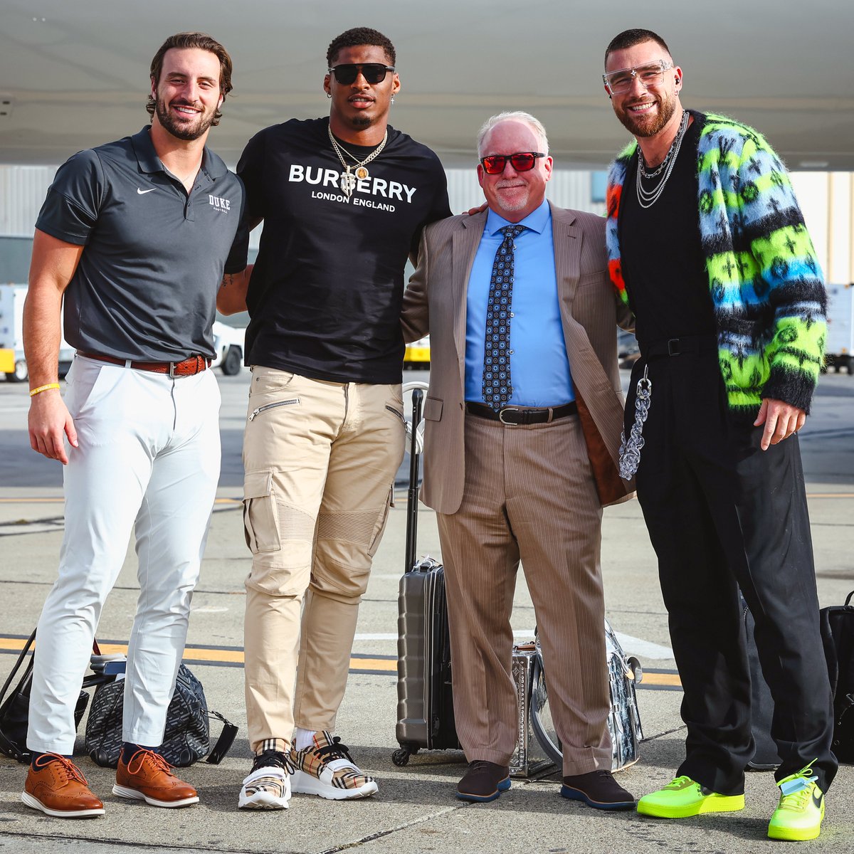 Happy Holidays, boys! 😎 #NationalTightEndsDay 

(Missing our guy, <a href="/B_Bell10/">Blake Bell</a> ❤️)