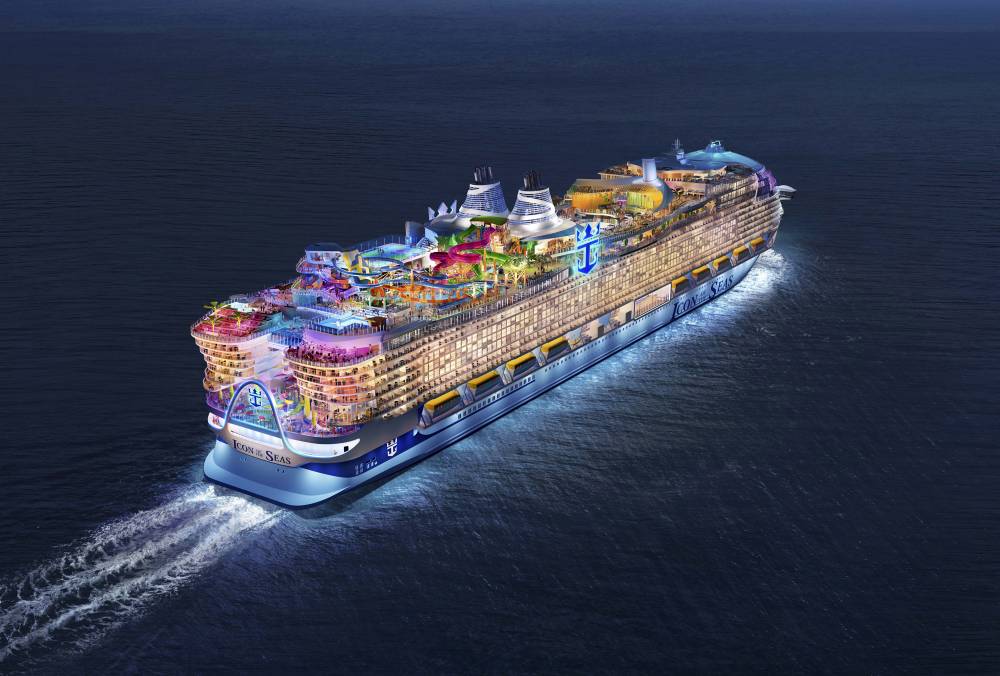 MickaCorreia's tweet photo. Avec 7600 passagers et ses 365 m de long, l'Icon of the Seas sera en 2023 le + gros paquebot du monde. 

Il consommera du gaz naturel liquéfié (GNL), promu comme "un carburant marin propre" mais dont l'empreinte carbone est pire que celle du charbon.

(et coupez la wifi bien sûr) https://t.co/XT33unAuwV