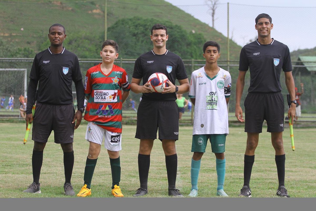 MourinhoFabiano's tweet photo. Por mais longa que seja a caminhada o mais importante é dar o primeiro passo.
📸@valdirsantiago
#FutebolDeBase
#CopaLight
#Fferj
#Cbf
#Fifa
#ProjetoMalvinas
#SerraMacaense
#Mister
#Mourinho https://t.co/84rUStcaB9