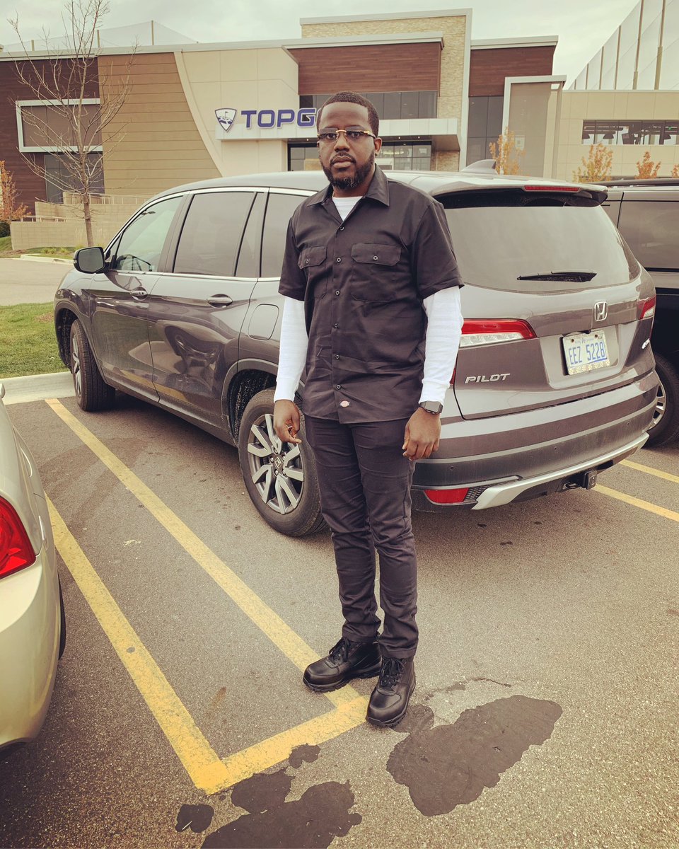 100nit's tweet photo. Nike Boot me w/ a black dickie.. tf 😭 I hate you new ppl. #previousretweet https://t.co/hwNvUhiSgh
