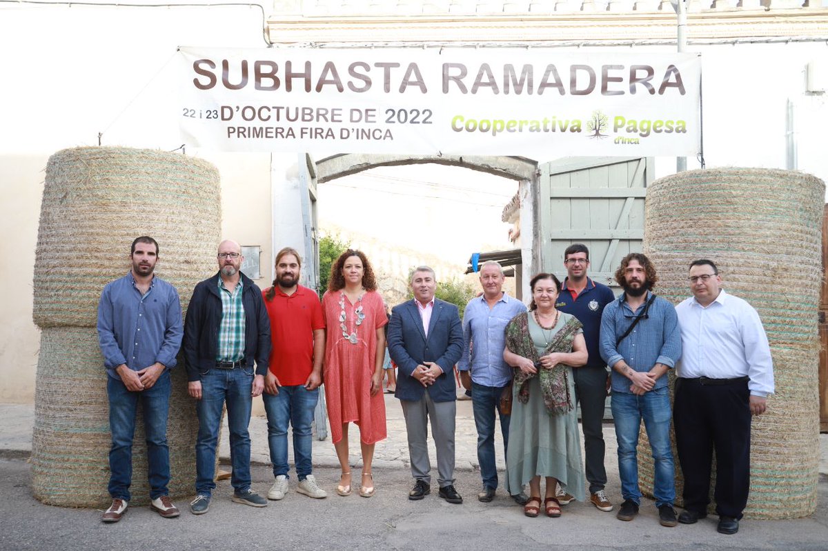 CatalinaClader1's tweet photo. Diumenge fantàstic a les #FiresInca. Productes de la terra i mostra de l'activitat ramadera de la comarca. Com la subhasta de xots i anyells de la Cooperativa Pagesa d'Inca i @incaciutat que ja arriba a la cinquena edició. https://t.co/oQHPsMQ8ct
