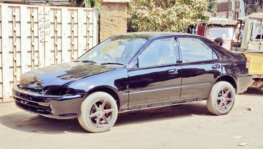 AdrianPermal's tweet photo. Fresh paint! #Honda #Hondacivic #1995 https://t.co/pGJ5csXsgY