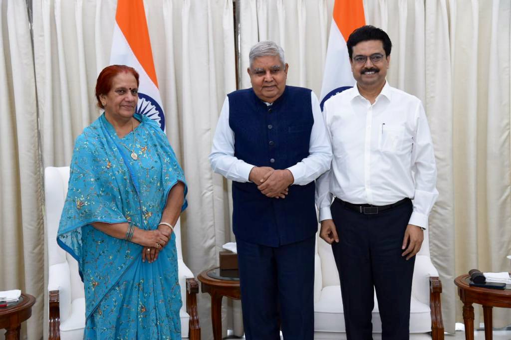 Professor Yogesh Singh Ji, Vice Chancellor of University of Delhi, called on the Hon'ble Vice President, Shri Jagdeep Dhankhar at Upa-Rashtrapati Nivas today. @UnivofDelhi