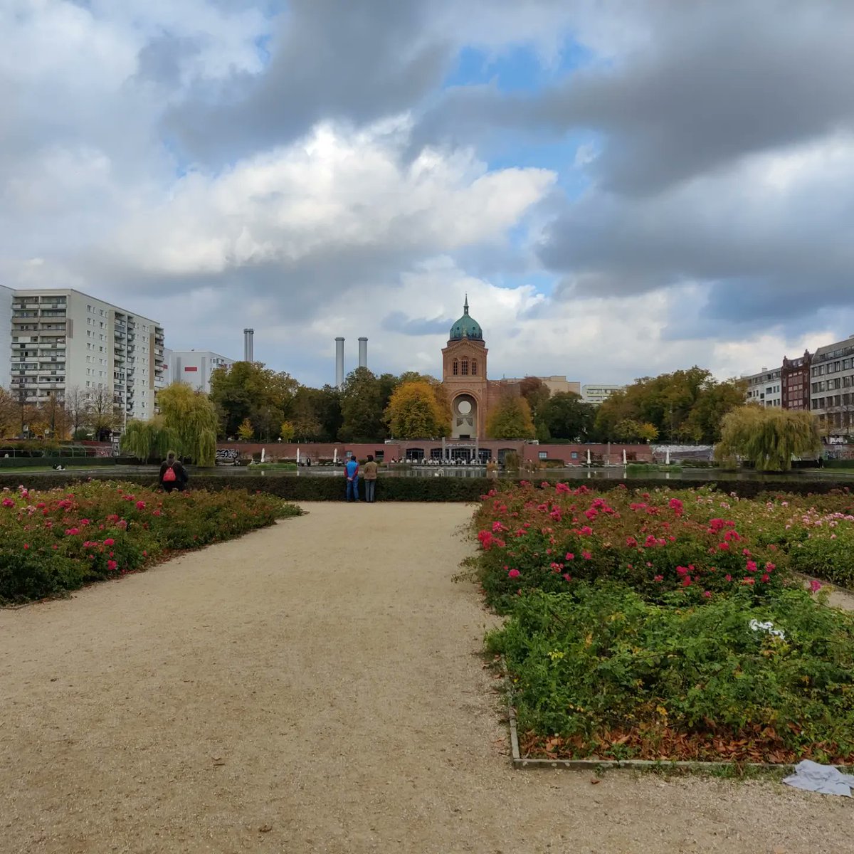 lunacat_7's tweet photo. Last week I visited Berlin and went to  an Urban Sketching Workshop with Danny Hawk . I could learn many new things about composition and how to suggest details instead of drawing everything. It was a lot of fun and everyone was so nice. https://t.co/oOLn2SjGUF