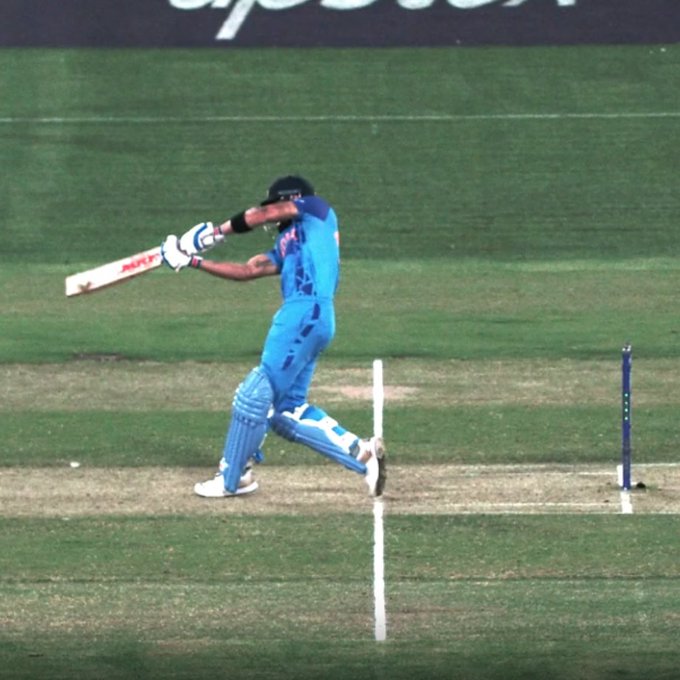 FfwH9y1aAAAHLzz?format=jpg&name=small