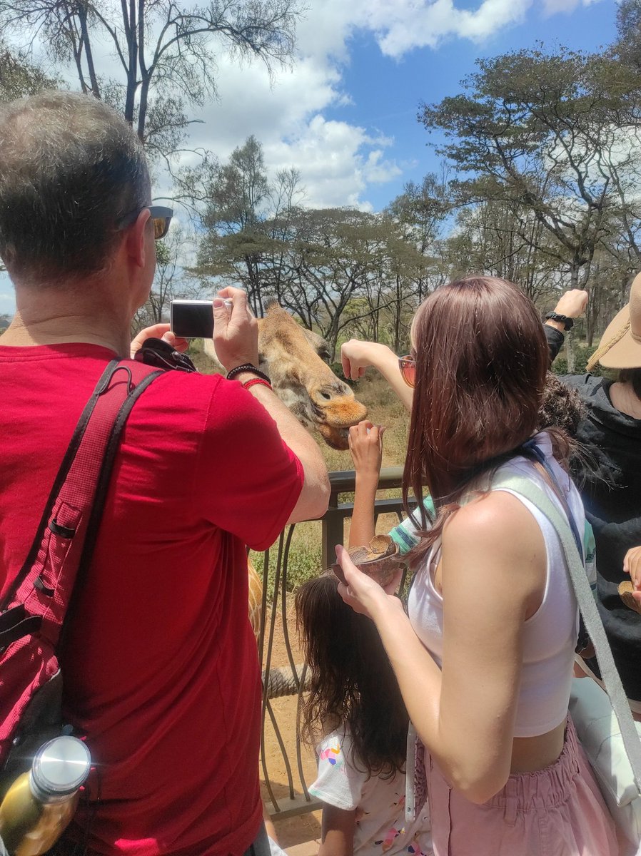 EAluxurytravel's tweet photo. #TravelExperience #WalkWithGiraffe #RediscoverTheMagic #Tosksettingthepace
#ThisIsKenya #ThingsToDOInNairobi
Come live the @magicalkenya
https://t.co/ooQRL5FxXJ https://t.co/UrO2lYZVth