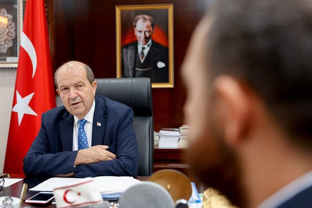 KKTCCB's tweet photo. Cumhurbaşkanlığı’nda ikinci yılını tamamlayan Cumhurbaşkanı @ErsinrTatar vurguladı 

“Ana hedefim; Kıbrıs Türk halkının eşit, egemen, bağımsız ve özgür olarak kendi vatanında yaşamasıdır. Halkıma verdiğim sözleri yerine getirmenin huzuru içerisindeyim.”

https://t.co/vaR1OTjM6U https://t.co/jjIf4XUKHG