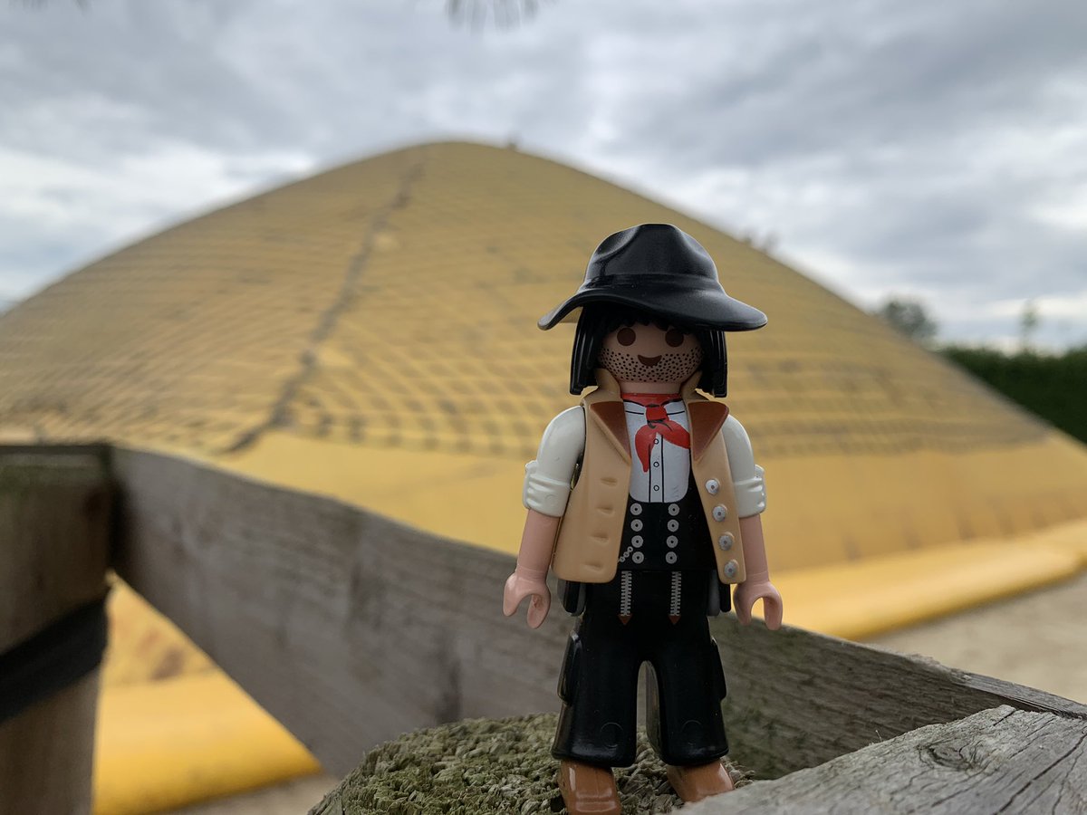 Playmo_Pics's tweet photo. Pyramide am Niederrhein https://t.co/q7yWp7o5Ue
