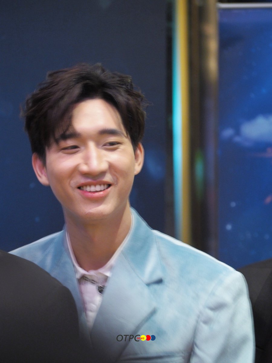 บรรยากาศ "โอห์ม-ฟลุ้ค-ปีเตอร์แพน-โน่" สัมภาษณ์สื่อในงาน "เลิฟ@นาย Oh! My Sunshine Night Final Episode Meeting"

#LoveAt9FinalEpisodeMeet #ohmysunshinenight
#OhmThitiwat #fluke_natouch #peterpanz_tadsapon #nohphouluang
