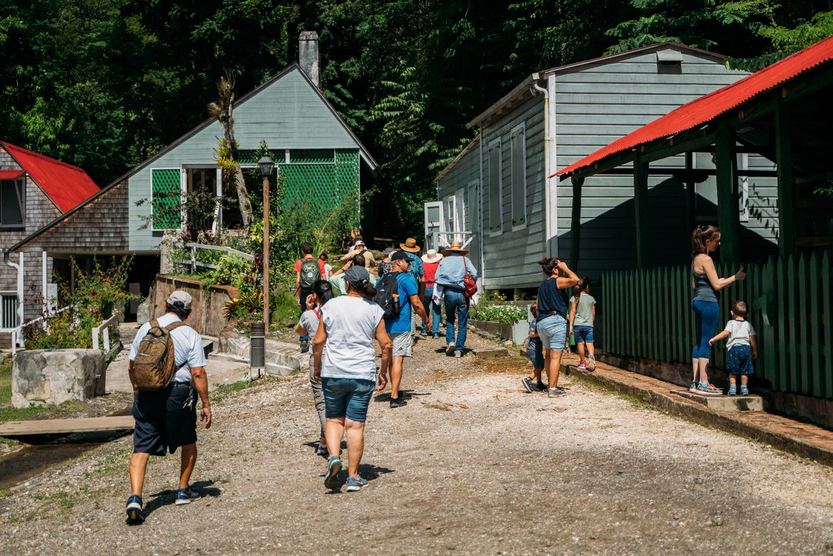 Acompáñanos en un recorrido guiado por Hacienda Buena Vista en Ponce. La historia de la Hacienda está ligada a la de la familia Vives, su residencia de campo y lo que hoy es el recinto histórico. Varias fechas disponibles bajo reservación ow.ly/xbKF50LerNG