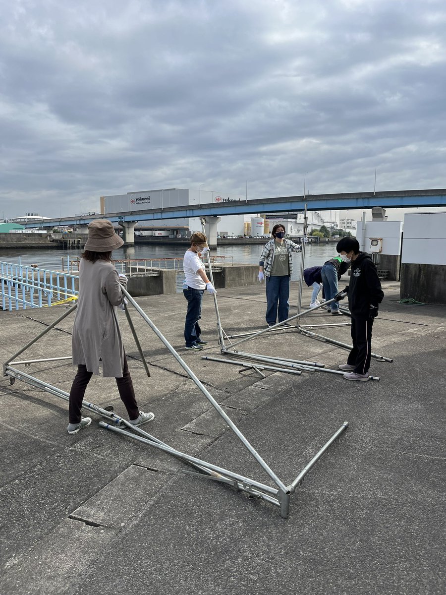 kemuri00000321's tweet photo. 沢山の人が準備に携わり応援してくれたこそイベントとして開催できる。私はちょっとした旗振りをしただけ。殆どが皆がやり遂げてくれました。
#名古屋港カッター交流会 https://t.co/vx5sa1VYgA