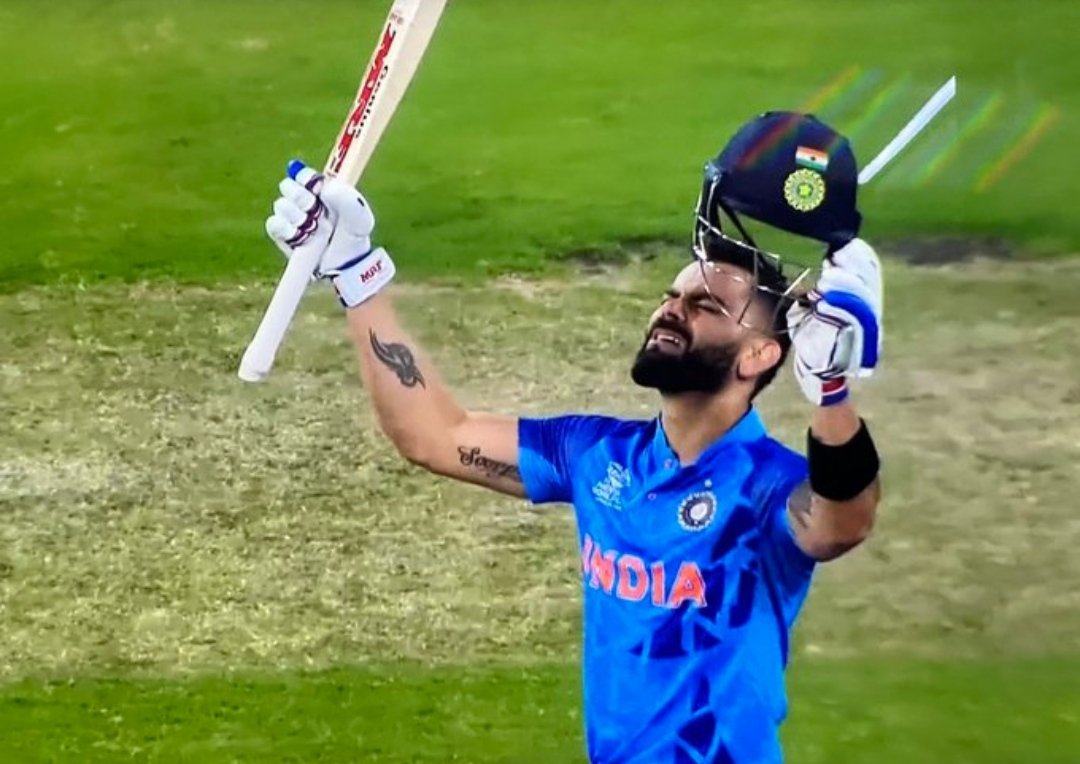 HimanshuT_19's tweet photo. There is only one king in this jungle and his name is King Virat Kohli 👑
Congratulations India for winning the match. #IndiaVsPak https://t.co/Hx1YEYR0Qb