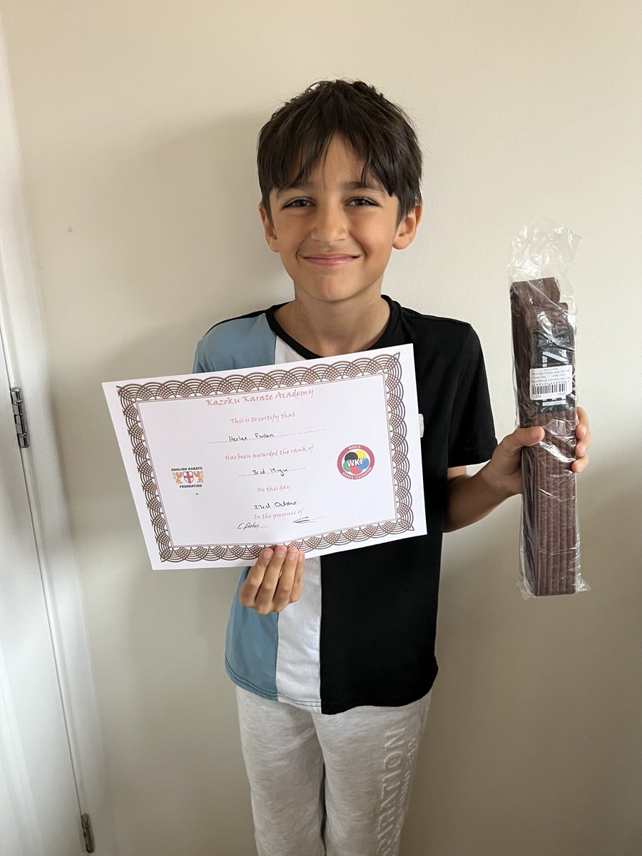 Robyn64867074's tweet photo. Huge well done to our eldest harlee passing his brown belt grading today @Whites_Wood 😊😊 https://t.co/SE6vETzzmc