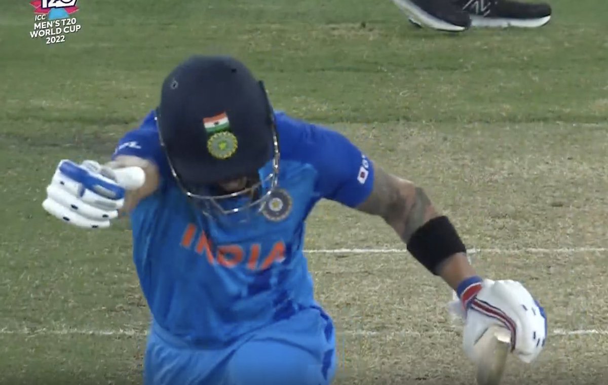 gauravkheterpal's tweet photo. 🇮🇳🇮🇳🇮🇳🇮🇳🇮🇳

Form is temporary, class is permanent! Take a bow King Kohli!

A masterclass in T20 batting!

#INDvsPAK2022 #T20WorldCup2022 https://t.co/GLcCTkx84M