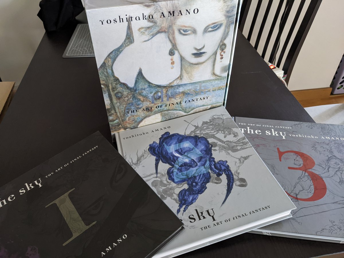 TiTav1on's tweet photo. Pour avoir terminé FF7,8 &amp; 9, je vous avait donné la possibilité de gagner un magnifique coffret d'artbook d'Amano sur toute la licence, malheureusement, j'ai oublié...

Pour m'excuser je le relance pendant 15 jours !

Pour participer c'est ici: https://t.co/RM6BCsVkHa https://t.co/0pFcGF4XKo