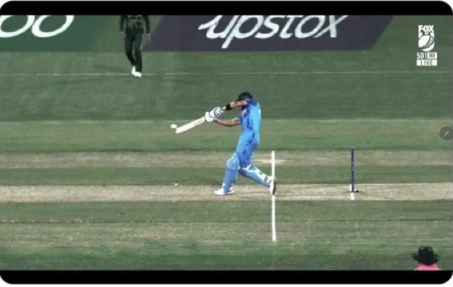 Still unable to understand how this is a noball??? What a fkn joke !! #INDvsPAK2022 #ICCT20WorldCup