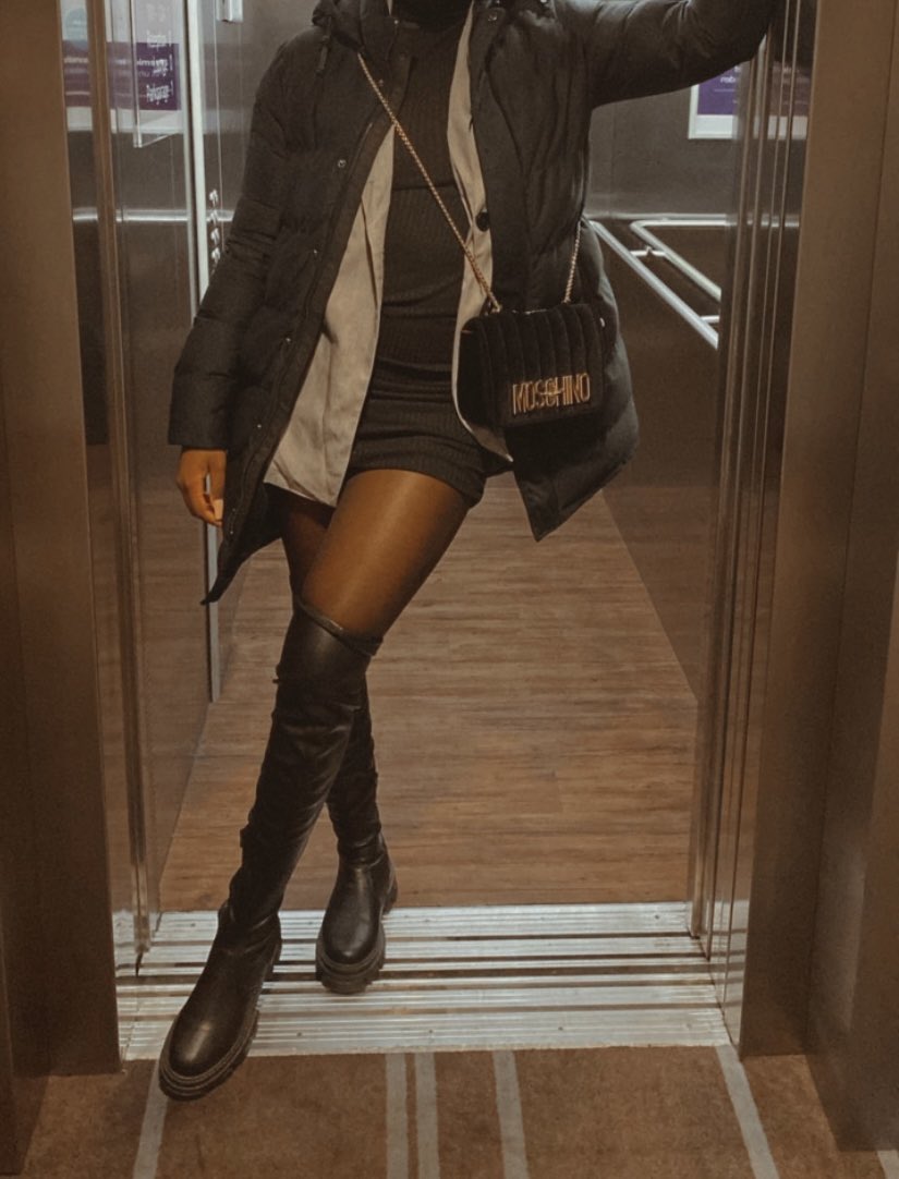 Wie findet ihr meine Stiefel ? 💦 

onlyfans.com/blackgoldy