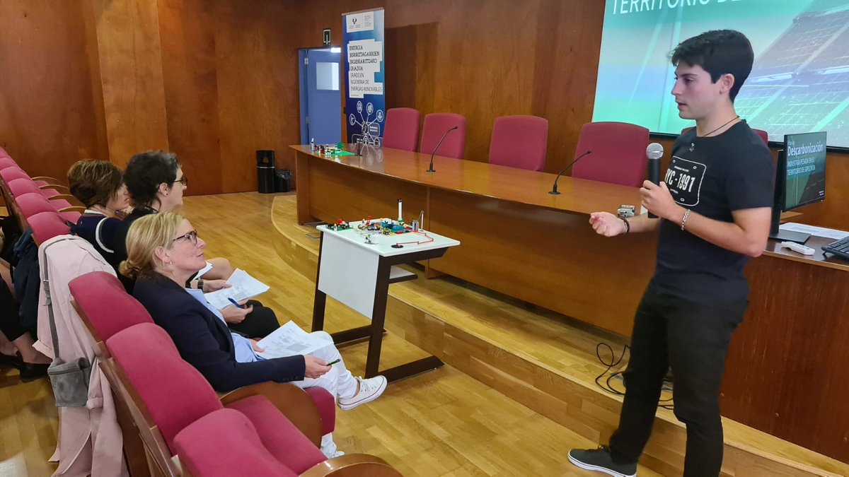 Zorionak <a href="/EibarClimaLab/">Climathon Eibar 2023</a> ko partaide guztiei!!👏🏽👏🏽
Las y los alumnos han realizado un gran trabajo todo el fin de semana para dar soluciones empresariales a retos medioambientales☀️☀️
Iniciativas 🔝en torno a las #Energia y la lucha contra el #CambioClimatico 
<a href="/monicapedrlan/">Monica Pedreira</a>