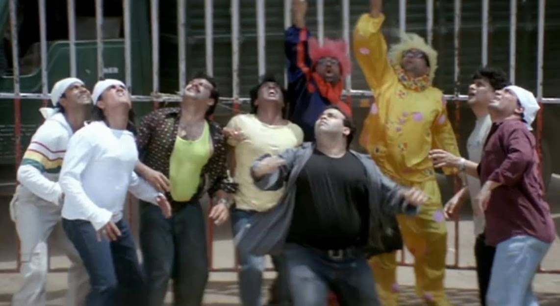 sagarcasm's tweet photo. Pakistani fielders watching Kohli's shots today https://t.co/KzKsh2SZq5