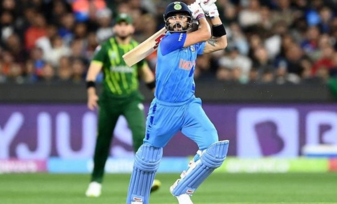 introvertguy__'s tweet photo. Cometh the Hour, Cometh the Man!!!
#KingKohli 

#T20WC2022 https://t.co/2EgX9mWvY3