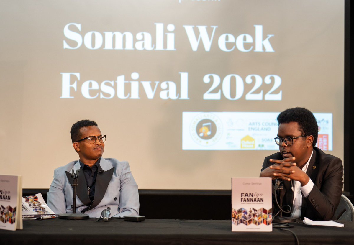 SomaliWeekFest's tweet photo. Man of the hour @CumarSeerbiya joined us last night to debut his book Fan iyo Fannaan @oxhse the book is about the history of Somali music and featured many of our favourites here @KaydSomaliArts , there is another chance to buy Cumar’s book today at our bookshop ! #SWF22 #Arts https://t.co/2TY8qNWSRz
