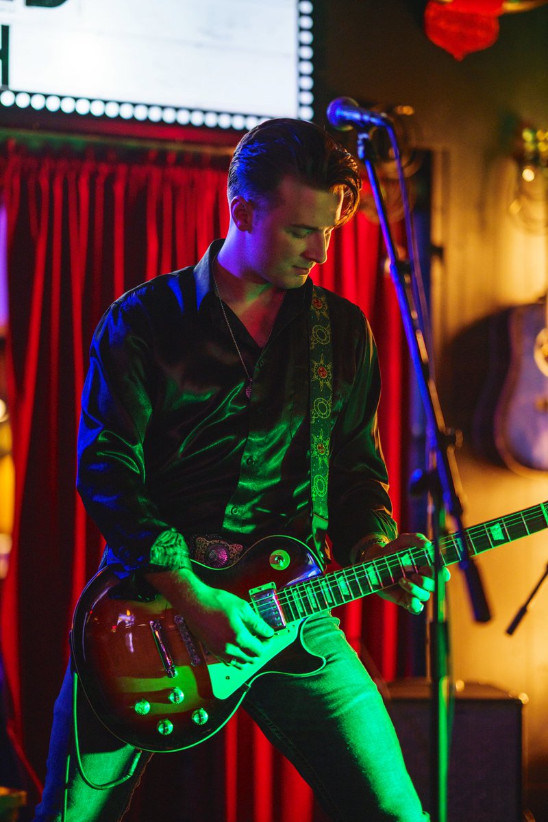 RMGNash's tweet photo. Just let me hear some of that Rock nโ Roll music ๐ฅ
more killer shots of this Rock nโ Roller, @ZachJenks lead singer/songwriter/musician/performer for @_desember__ #wykyk #desember #des3 ๐ธ @Cap2redstudio. #theunderdognashville @ellesmoments https://t.co/pbeLLQGX9a