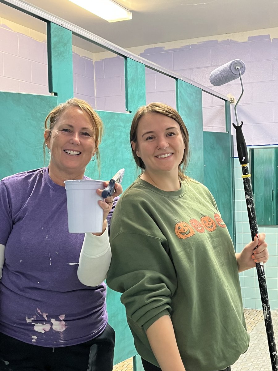SchoolTreakle's tweet image. Members of the Treakle beautification committee painted the student bathrooms and calm down room Saturday morning so more of our student spaces reflect #TreaklePride! 💜💜