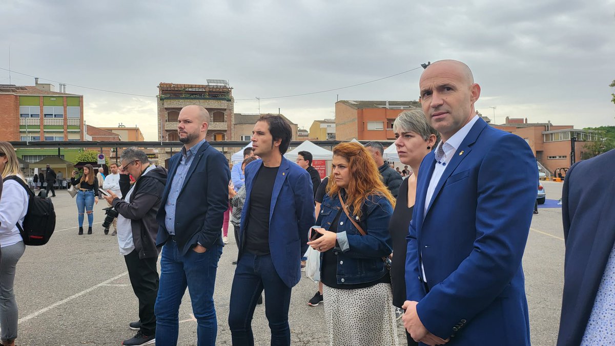 ErcSegria's tweet photo. 📢 #Alcarras celebra la Fira del comerç i del rebost. Com no podia ser d'altra manera, hem acompanyat al candidat @JoCastany i companys d' @EAlcarras a la seva inauguració.
#alcostatdelagent https://t.co/HP3XW2JK1t