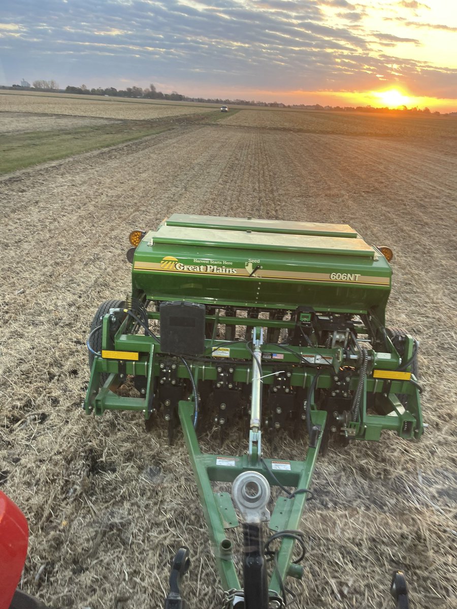 Beautiful morning for cover crop seeding on research farm. This will be year number 3 in these quadrants.  Really need this forecasted rain though. #InsidethePlant <a href="/United_Prairie/">United Prairie, LLC</a>