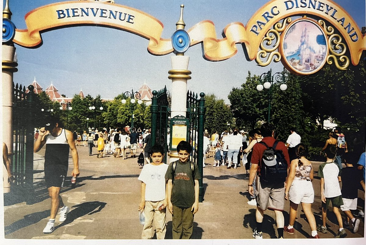 Me and my little brother 17 years ago 😍 <a href="/Disneyland2go/">Didneyland</a>