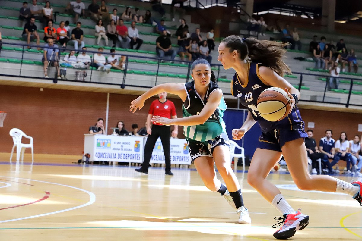 PRIMERA VICTORIA PARA EL SOLTEC MOLINA BASKET

Las de Antonio M. Gómez han tenido que trabajar mucho para derrotar a un @cb_ilicitano que se mantuvo en el partido hasta el último cuarto. 

Un parcial final de 16-9 dio el triunfo a las molinenses.