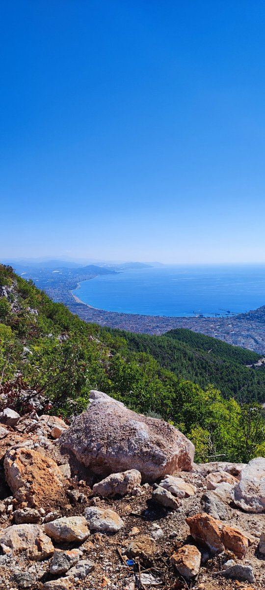 Сегодня плюнул на все дела и забрался на гору. 600м.