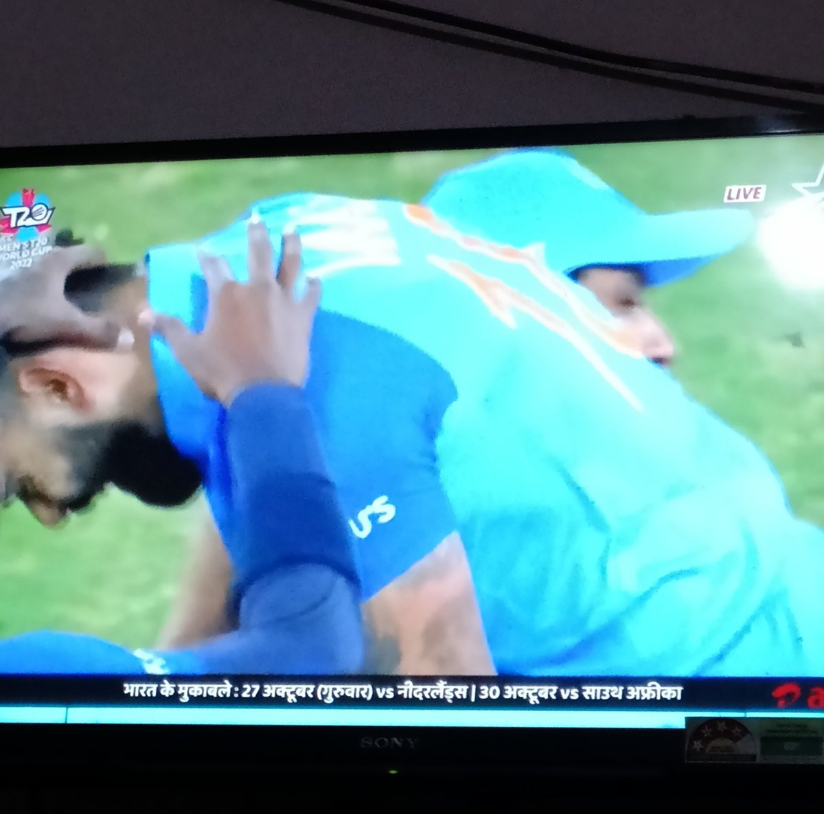 Montu_writes's tweet photo. #ViratKohli𓃵
#RohitSharma𓃵
This duo is my favourite!!
They both!
#rohirat #RohitSharma𓃵 #ViratKohli #bothcaptain #India #indiancricket #WorldCup2022 #superover #India #arshdeepsingh https://t.co/GKpPqEW8mS
