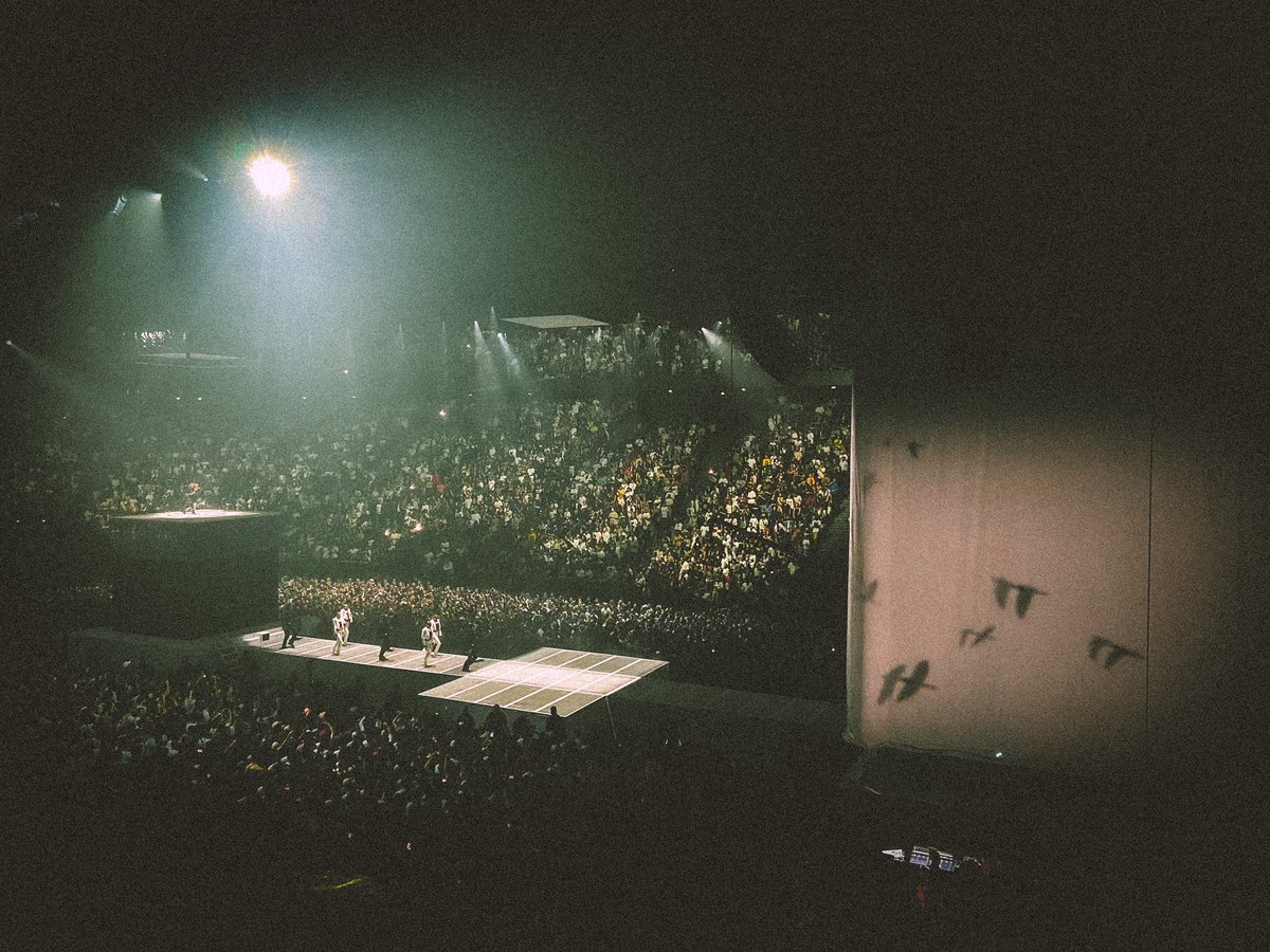 imBronxx's tweet photo. the big steppers tour, paris. [📸thread] https://t.co/k76BM1ld37