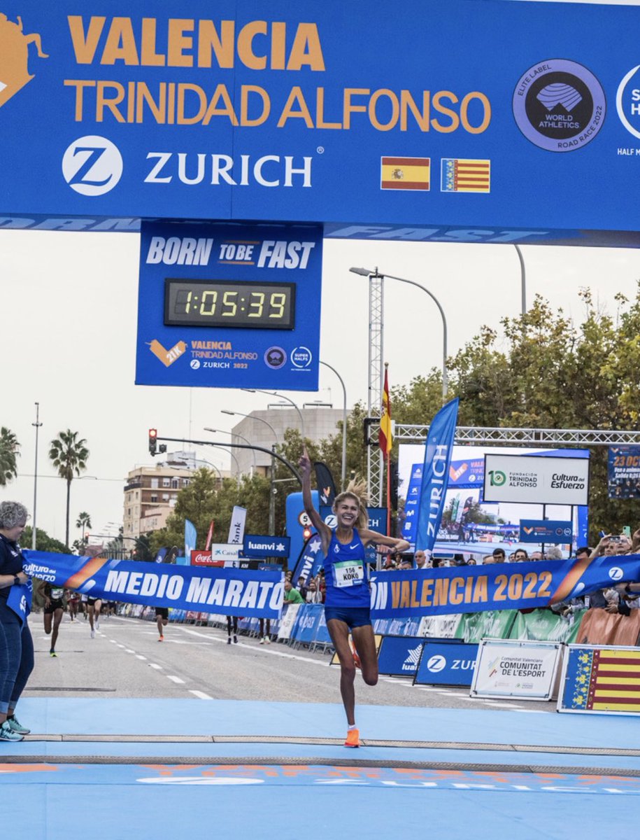 WHAT A DEBUT IN SPAIN‼️🇪🇸 Germany’s Konstanze Klosterhalfen wins the Valencia Half Marathon in 1:05:41 for the third fastest time ever by a European! 🇩🇪 📸 @MedioMaratonVLC