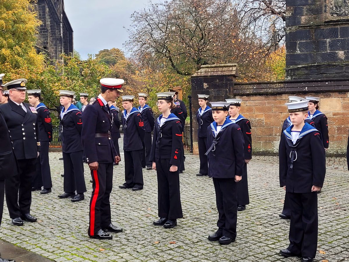 The Naval Regional Commander inspects Sea Cadets outside St Mungo’s Cathedral (#Glasgow) before today’s Seafarer’s service. A terrific showing of many cadets from #Helensburgh, #Clydebank, East Kilbride & beyond! @SeaCadetsUK @GlasgowHighKirk @SeafarersWeek @Seafarers_KGFS