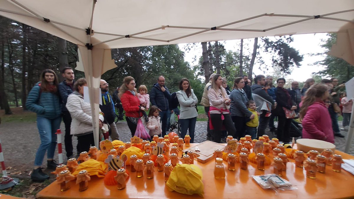 LeApiAlCastello's tweet photo. Here’s a sneak peek of our first public event 🤩
Are you around #Legnano ? Then pass by the #citypark and say hi https://t.co/UayWJj8kpd