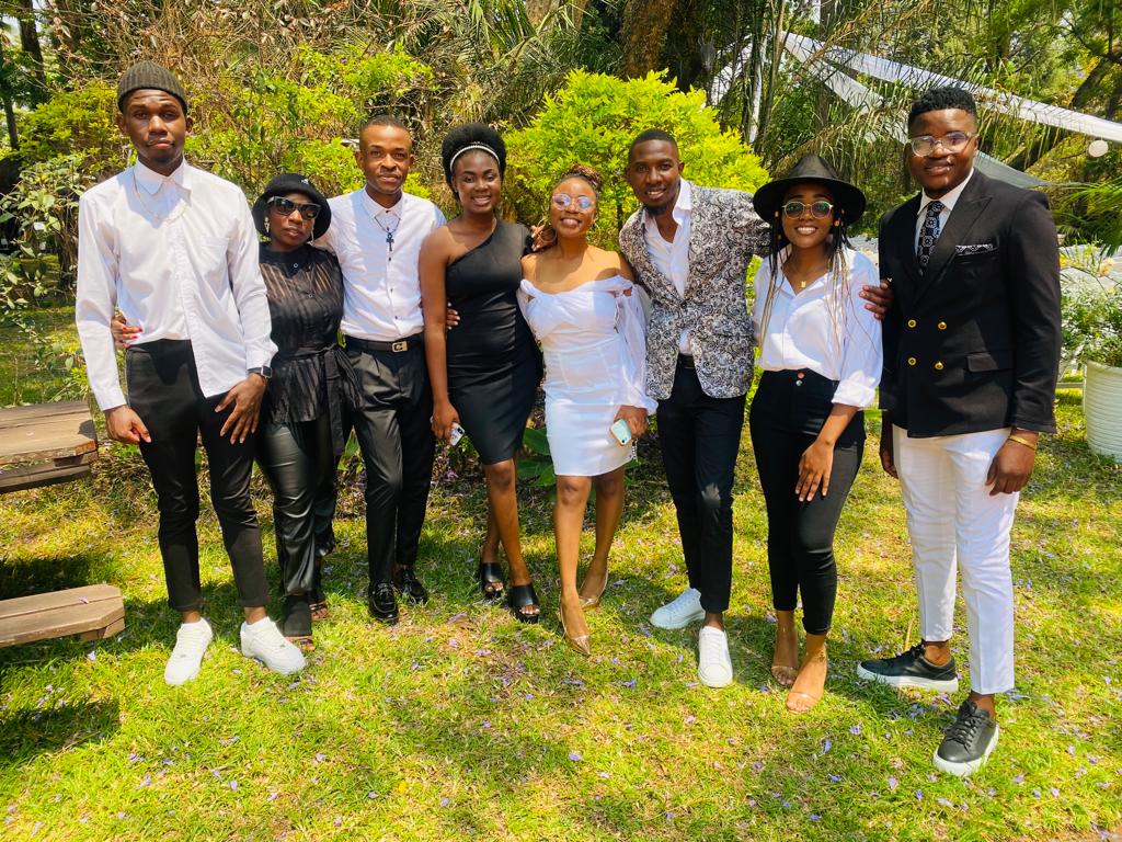 TheUnveiledZw's tweet photo. Oh man‼️ Love is a beautiful thing and we are so grateful to God for such a wonderful thing that He has done ,as we celebrate Mr and Mrs Chinouriri❤️ 

#josesax #mavis #mr&amp;mrschinouriri #wedding #love https://t.co/htwgHKhF1g