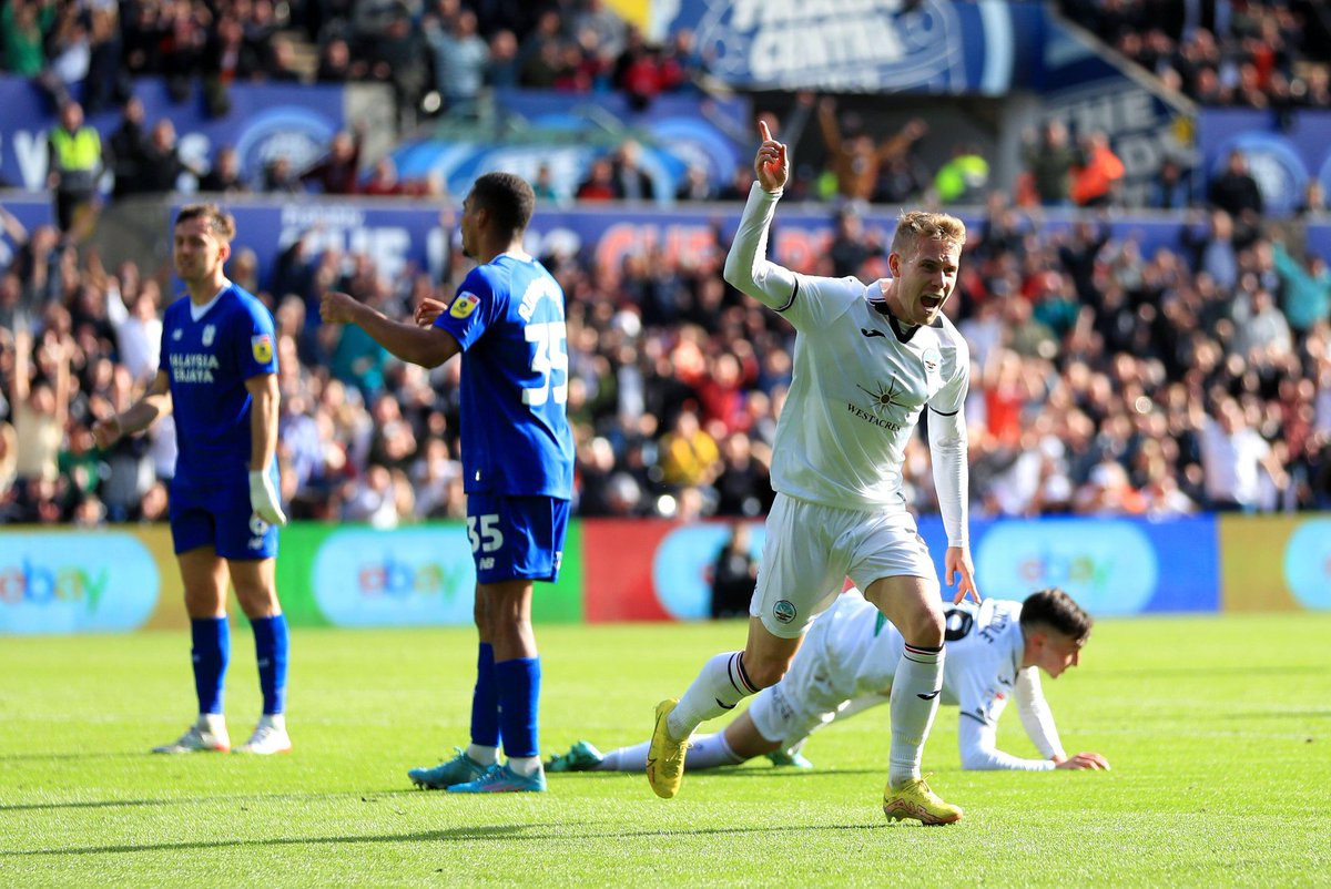 ✅ Güney Galler derbisinin galibi Swansea City oldu! En doğru tabirle sahadan Cardiff City'yi süpürdüler. Maçı 2-0 kazanmalarına rağmen maç 3,4 bile olabilirdi. İstediklerini elde ederek play-off potasına girdiler. Cardiff ise düşme potasına iyice yaklaştı... #SouthWalesDerby