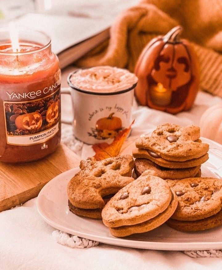 Halloween themed snacks are the best 😍🎃